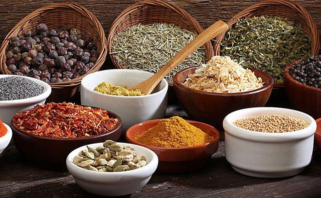 煮蝦用熱水還是冷水？ 大廚告訴你原因，附贈各種烹飪用水小技巧