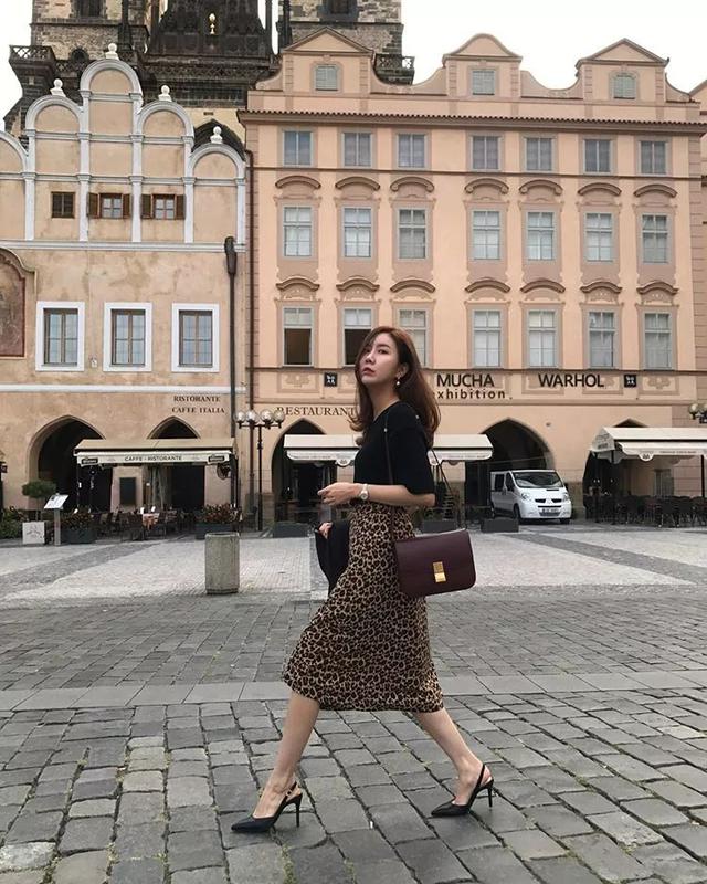 不再是俗豔的代名詞：韓國吹起的豹紋風潮，為穿搭注入靚麗元素
