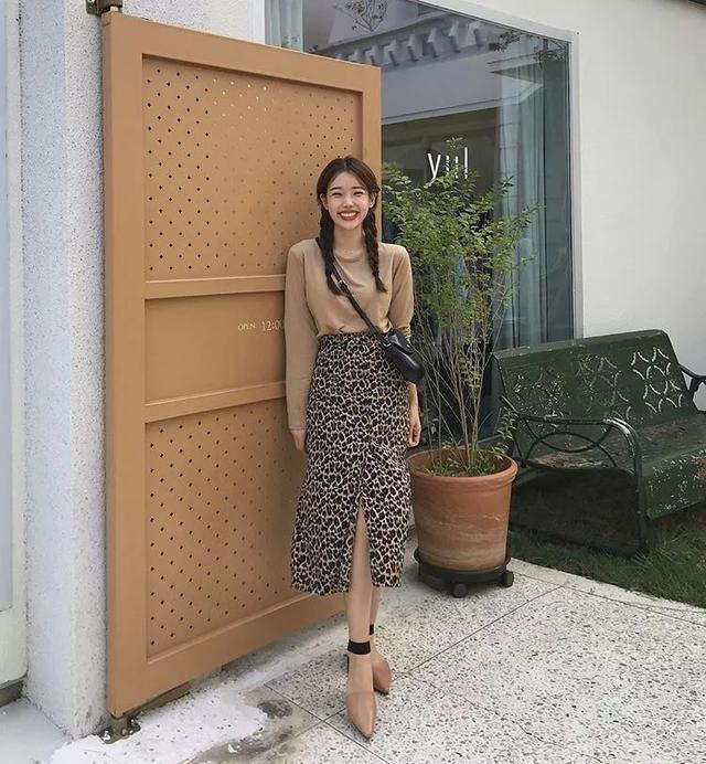 不再是俗豔的代名詞：韓國吹起的豹紋風潮，為穿搭注入靚麗元素