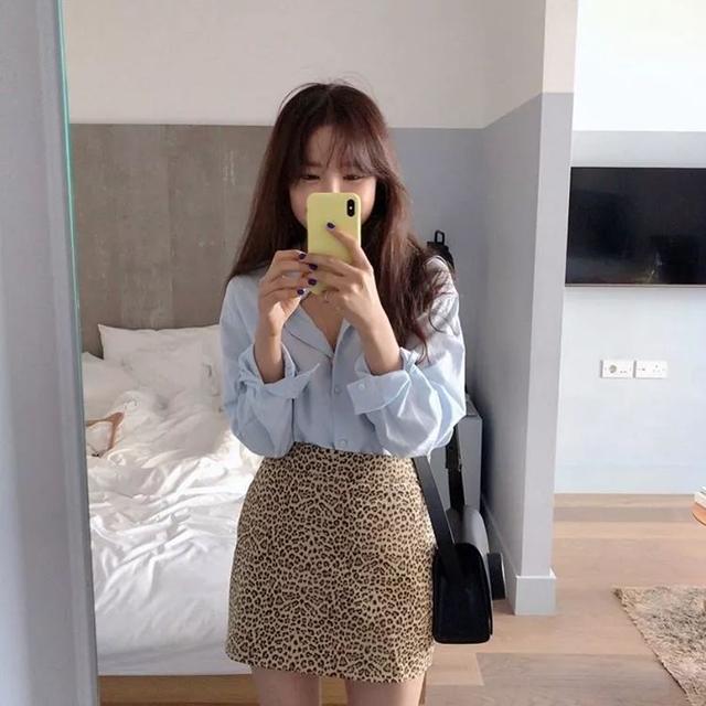 不再是俗豔的代名詞：韓國吹起的豹紋風潮，為穿搭注入靚麗元素