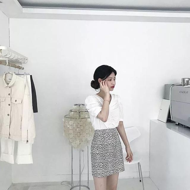 不再是俗豔的代名詞：韓國吹起的豹紋風潮，為穿搭注入靚麗元素