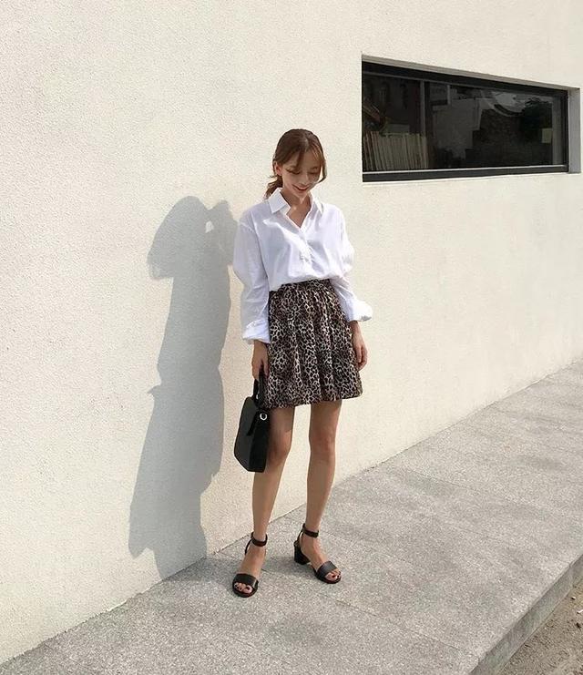 不再是俗豔的代名詞：韓國吹起的豹紋風潮，為穿搭注入靚麗元素