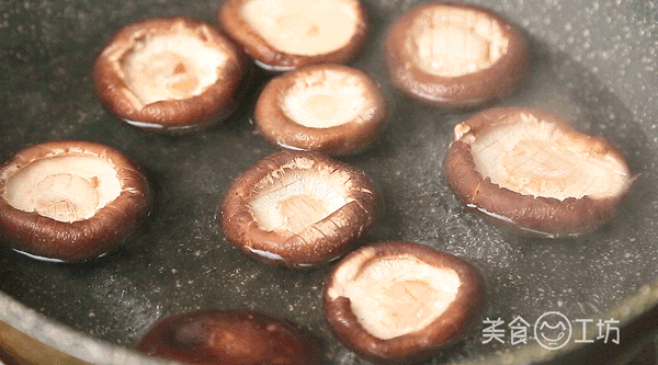 香菇這麼做，鮮香肥美，比鮑魚都好吃