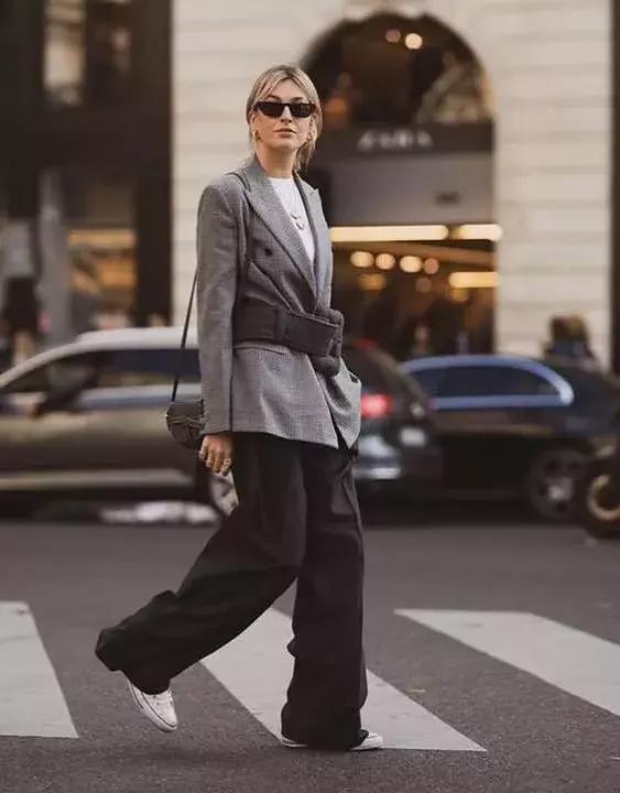 學會同色系穿搭，輕鬆穿出高級感