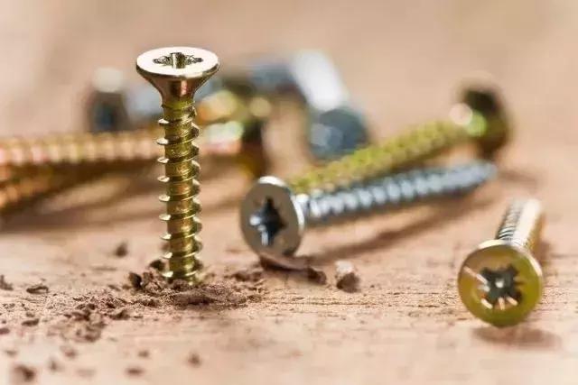 一個電吹風能治7種病！ 失眠、感冒都用它，只吹頭髮太浪費……