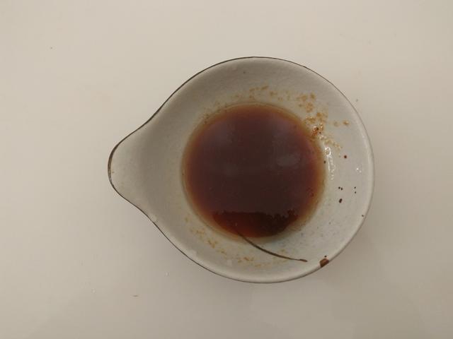 女人要想皮膚好，光抹護膚品可不行，拌菜這樣吃，補鐵潤腸還美容