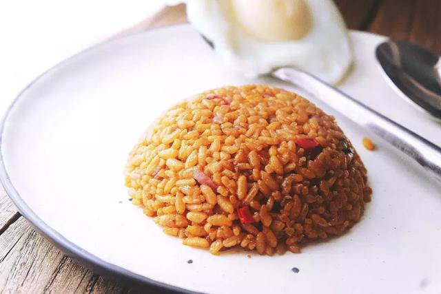 一碗黯然銷魂的醬油拌飯，那是小時候的味道