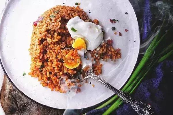 一碗黯然銷魂的醬油拌飯，那是小時候的味道