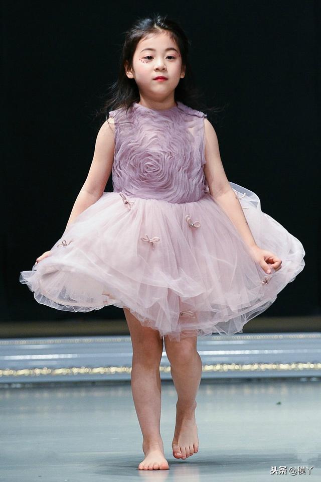 Dorm童裝高定：夢幻仙境—彷彿置身於芬芳花海