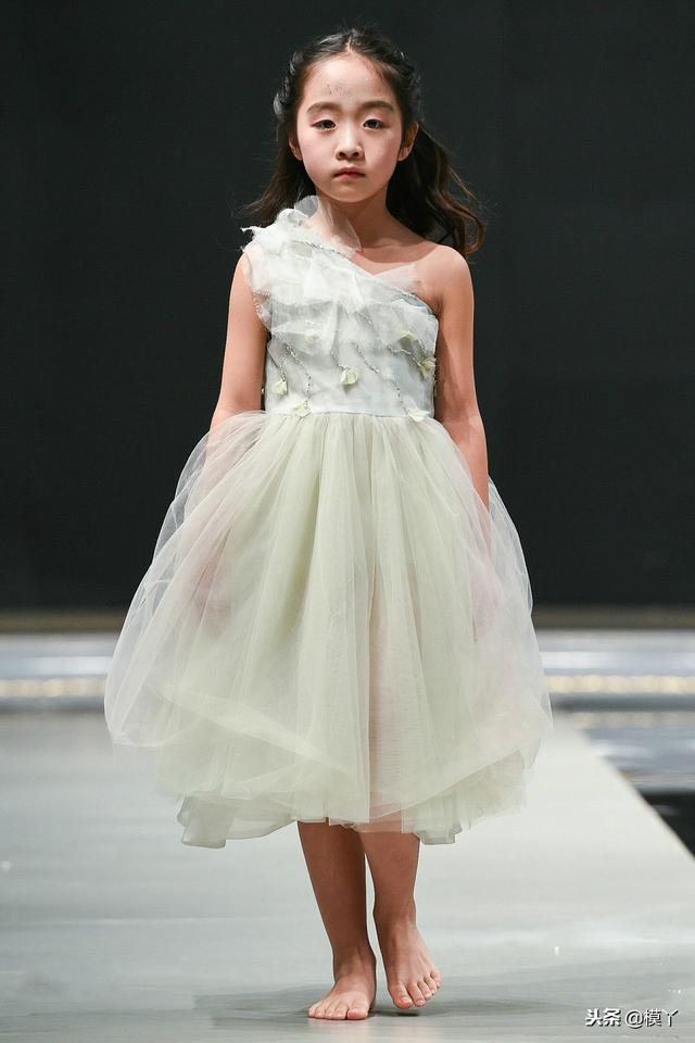 Dorm童裝高定：夢幻仙境—彷彿置身於芬芳花海