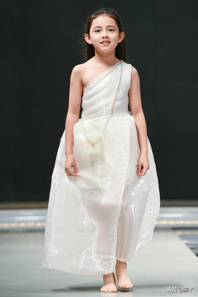 Dorm童裝高定：夢幻仙境—彷彿置身於芬芳花海