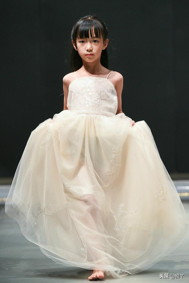 Dorm童裝高定：夢幻仙境—彷彿置身於芬芳花海