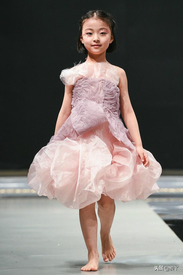 Dorm童裝高定：夢幻仙境—彷彿置身於芬芳花海