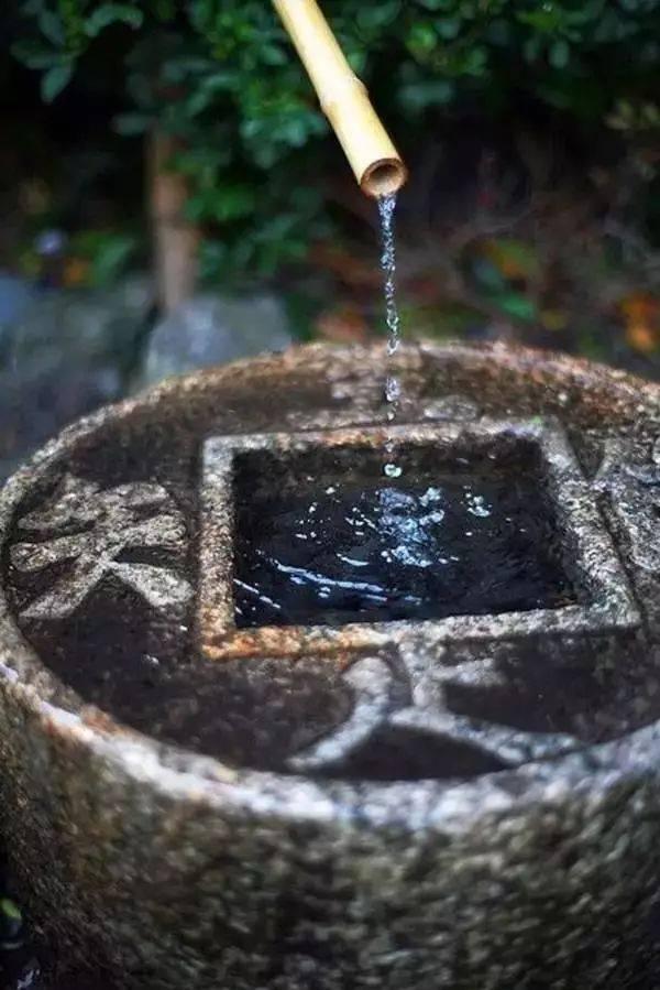 一塊拙石，一處水景，一隅禪意