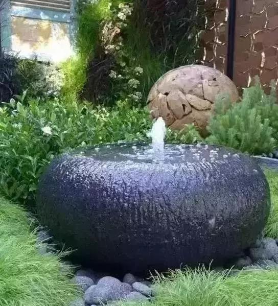 一塊拙石，一處水景，一隅禪意