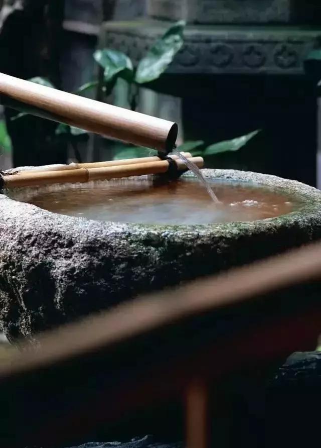 一塊拙石，一處水景，一隅禪意