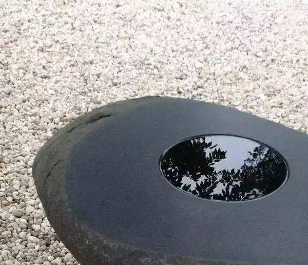 一塊拙石，一處水景，一隅禪意