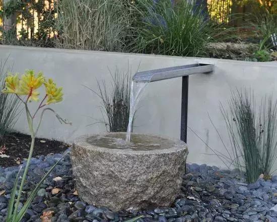 一塊拙石，一處水景，一隅禪意