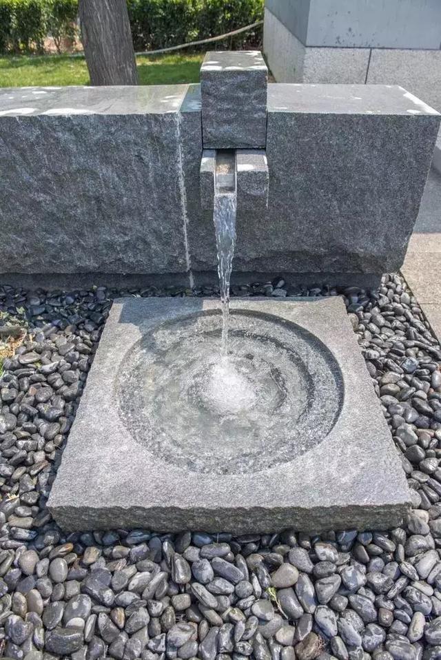 一塊拙石，一處水景，一隅禪意