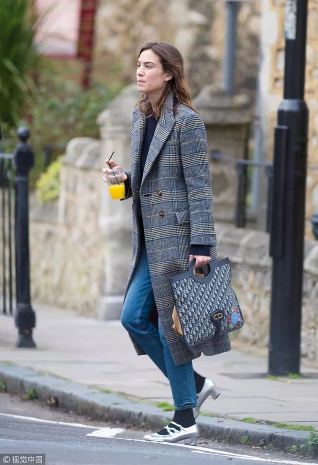 “媽媽”牛仔褲才是冬天裡我最缺的那一條!