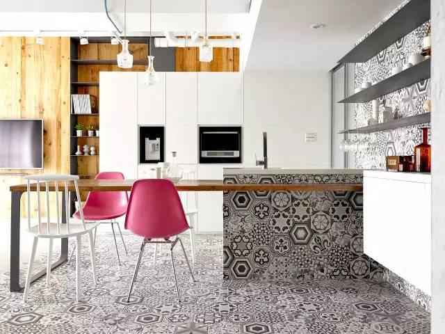 聽說時髦的人家裡瓷磚都這樣鋪，比地毯更美，還好打理！