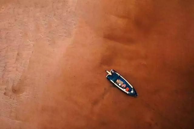 男人，扛不起責任，照樣是廢物！ 女人，自己不奮鬥，照樣是擺設！