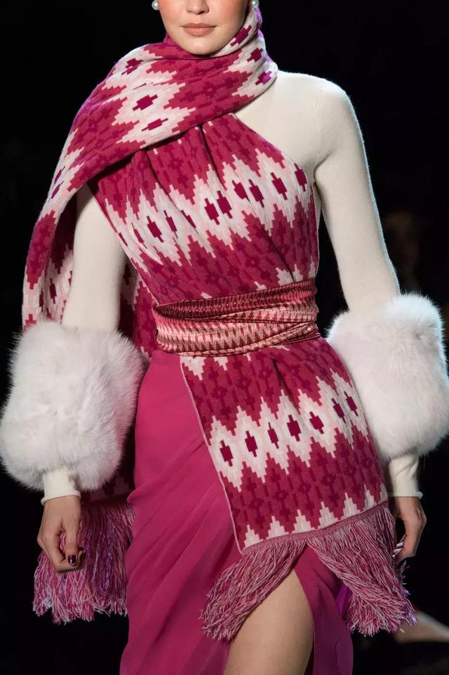 你也覺得袖子上長毛，可愛又時髦？