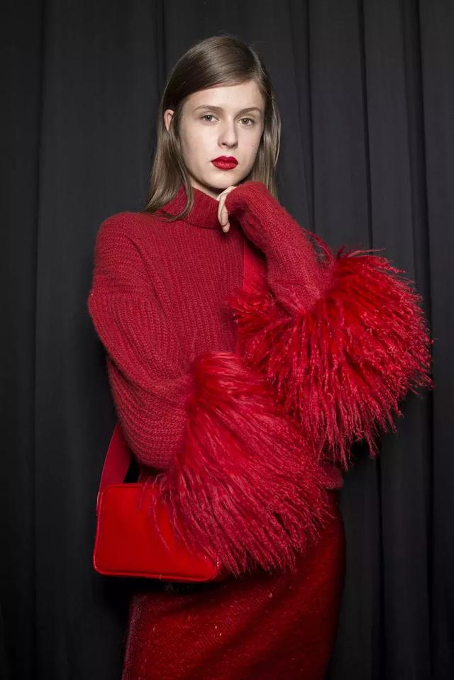 你也覺得袖子上長毛，可愛又時髦？