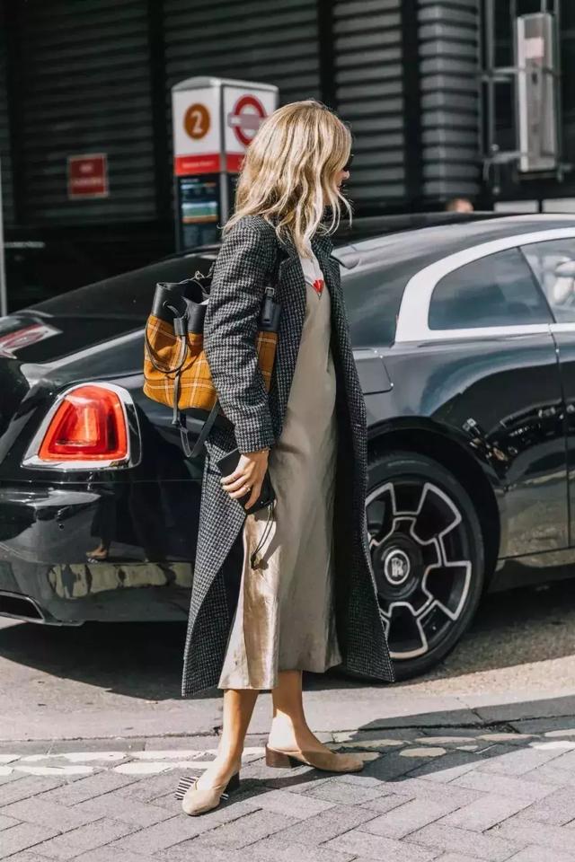 2018大衣要敞開穿才夠時髦！