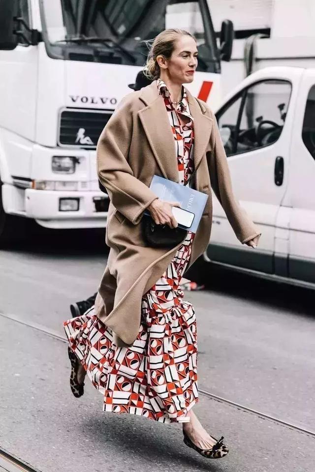 2018大衣要敞開穿才夠時髦！