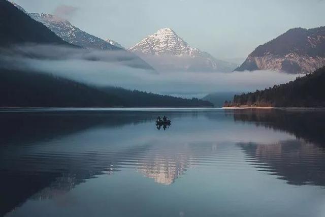 在時間中平靜，在歲月裡老去