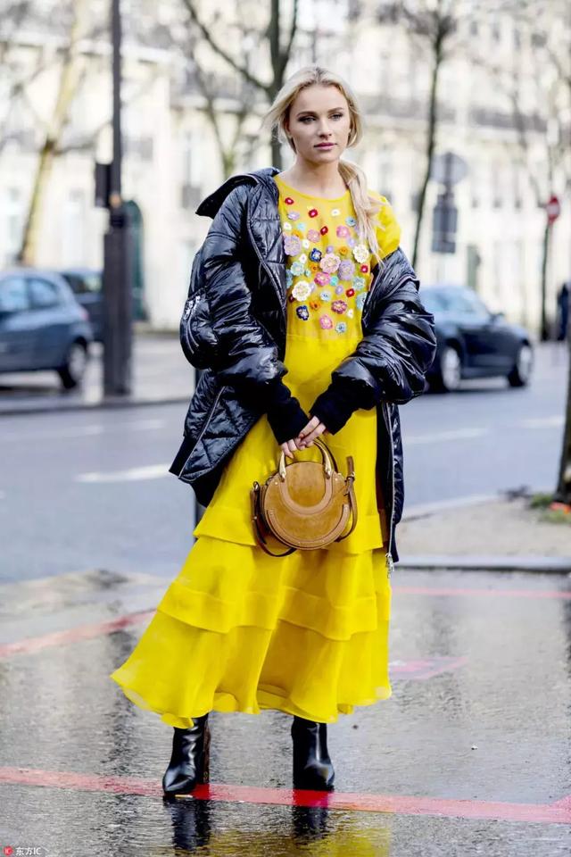 羽絨服+裙子,反差混搭解鎖冬季穿搭新潮!