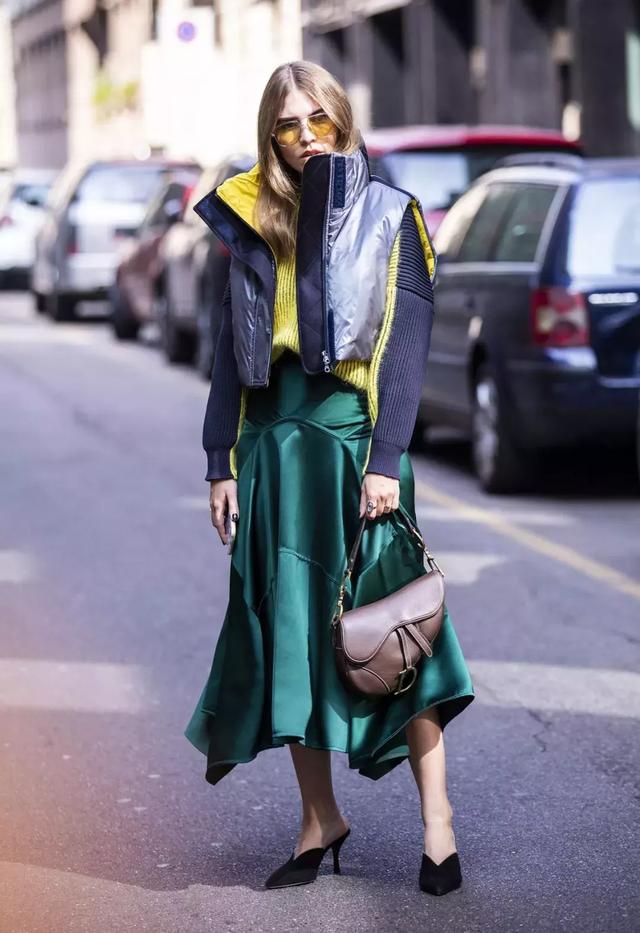 羽絨服+裙子,反差混搭解鎖冬季穿搭新潮!