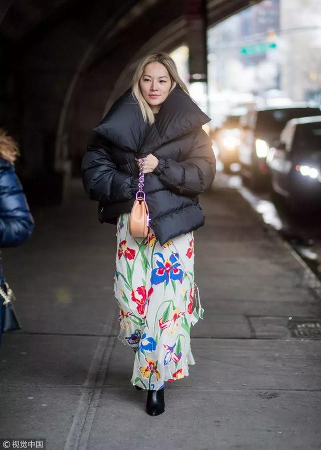 羽絨服+裙子,反差混搭解鎖冬季穿搭新潮!
