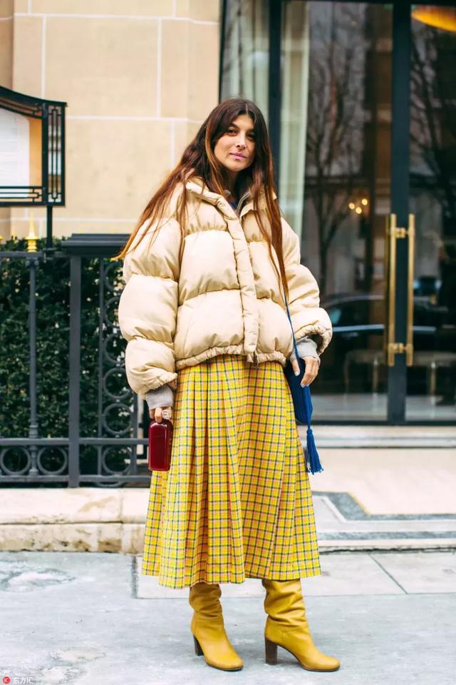 羽絨服+裙子，反差混搭解鎖冬季穿搭新潮！