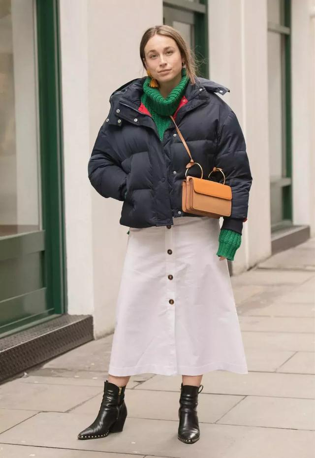羽絨服+裙子,反差混搭解鎖冬季穿搭新潮!