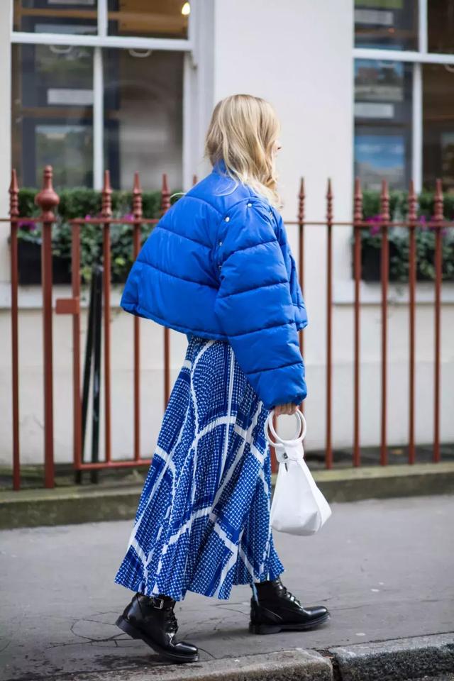 羽絨服+裙子，反差混搭解鎖冬季穿搭新潮！