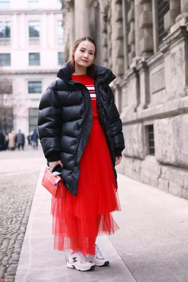 羽絨服+裙子,反差混搭解鎖冬季穿搭新潮!