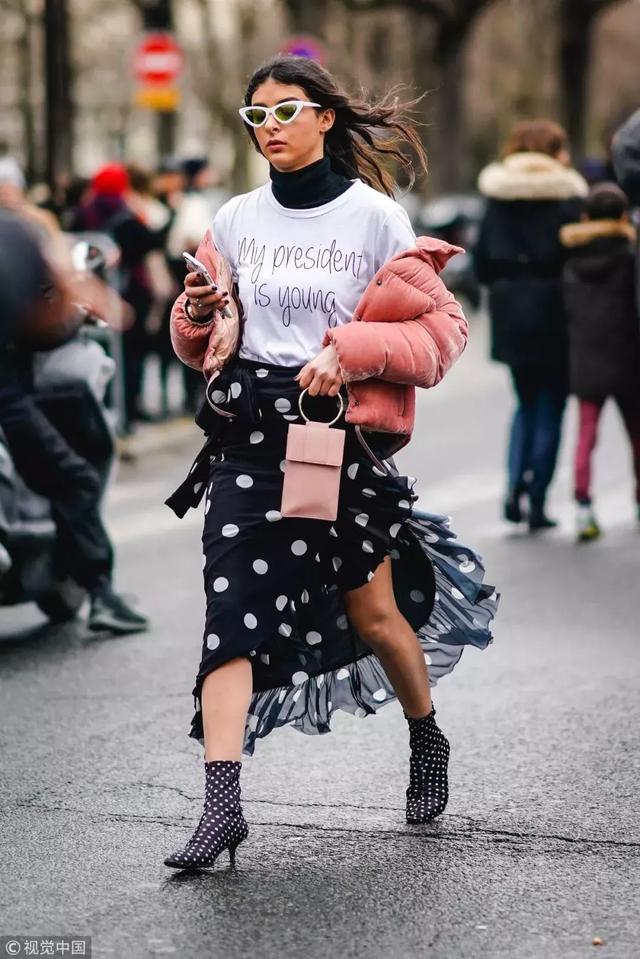 羽絨服+裙子,反差混搭解鎖冬季穿搭新潮!