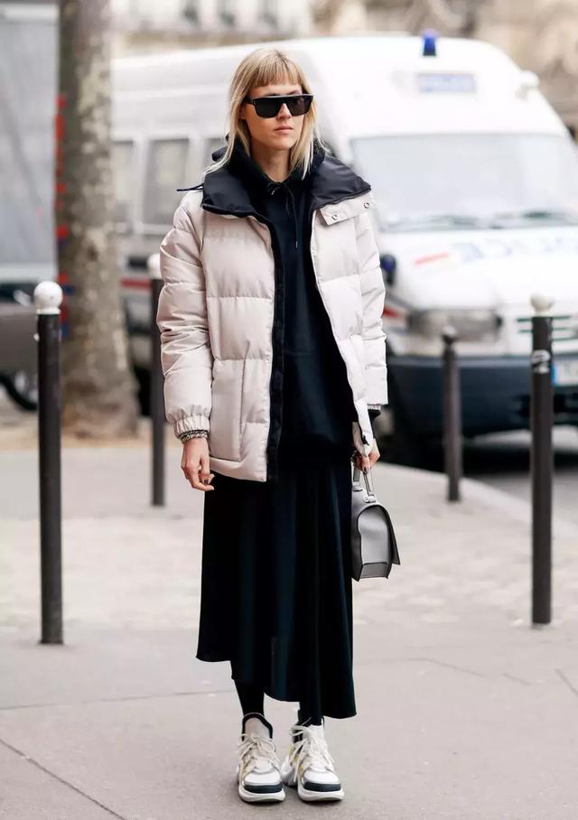 羽絨服+裙子,反差混搭解鎖冬季穿搭新潮!