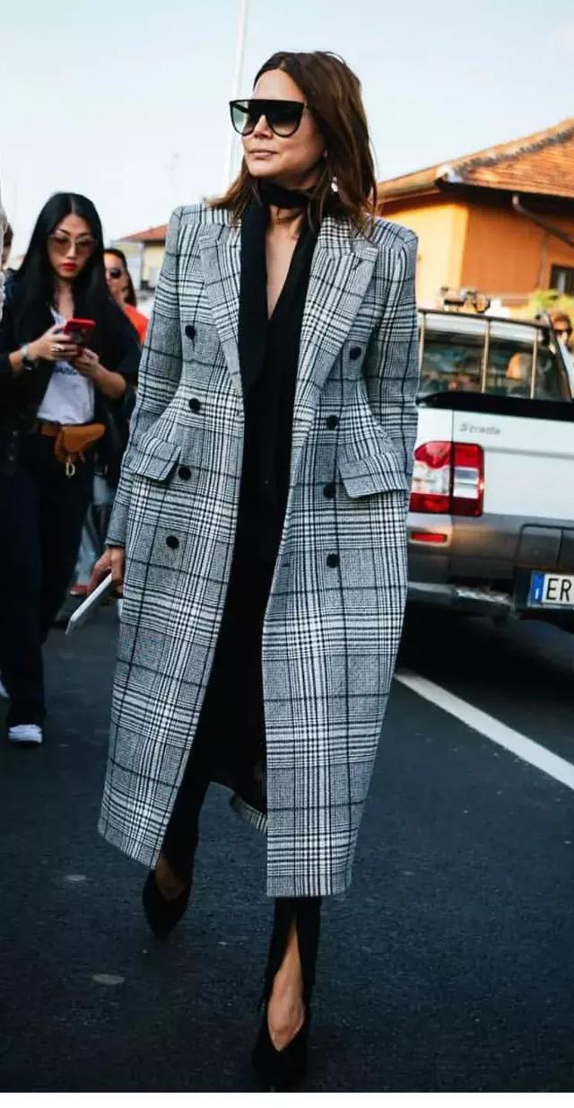 格紋大衣再火70年？ 100套美搭時髦炸了！