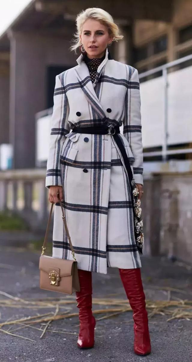 格紋大衣再火70年？ 100套美搭時髦炸了！