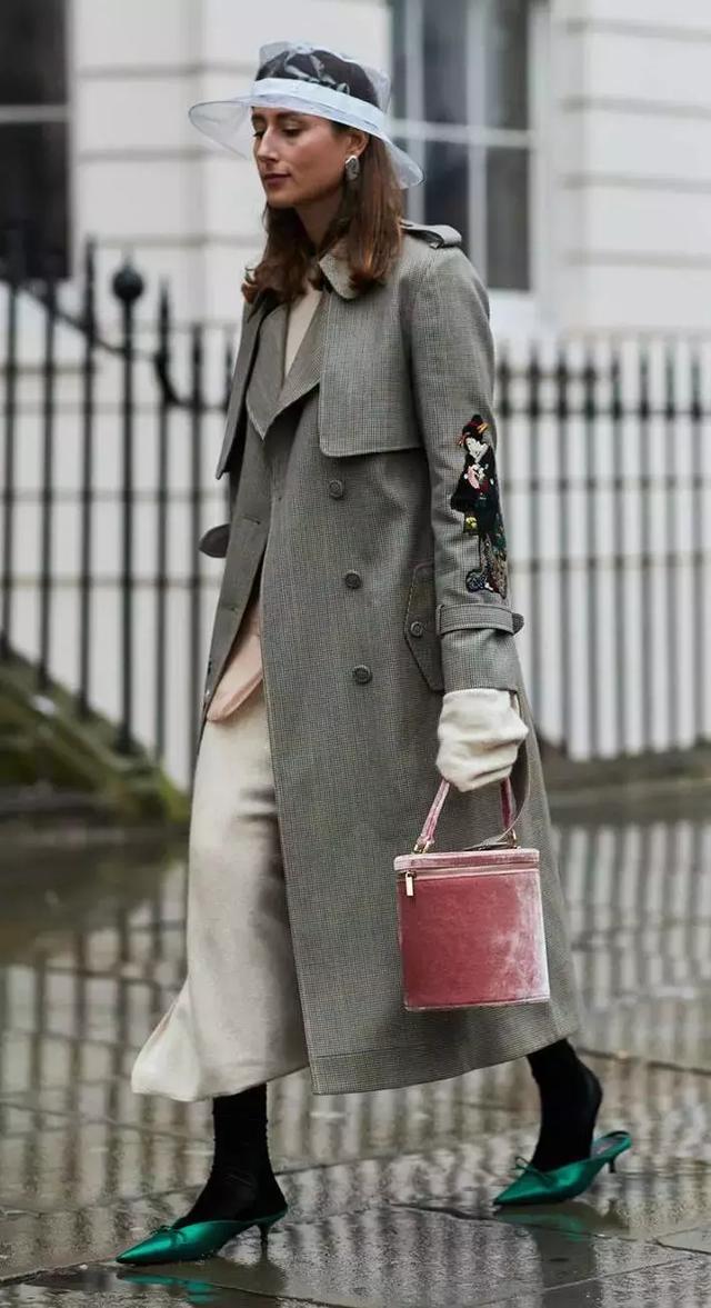 格紋大衣再火70年？ 100套美搭時髦炸了！