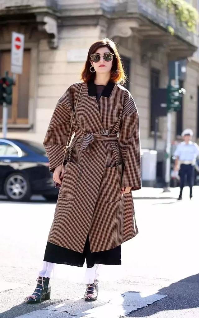 格紋大衣再火70年？ 100套美搭時髦炸了！
