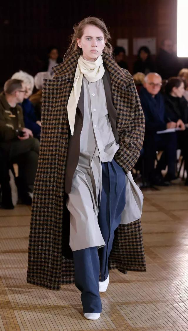 格紋大衣再火70年？ 100套美搭時髦炸了！