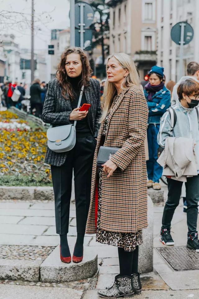 格紋大衣再火70年？ 100套美搭時髦炸了！