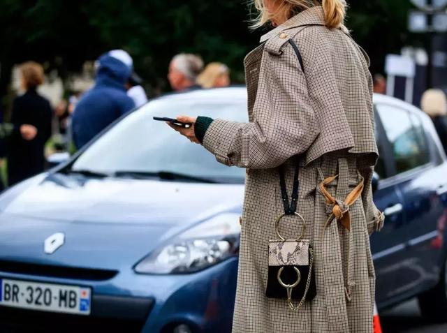 格紋大衣再火70年？ 100套美搭時髦炸了！