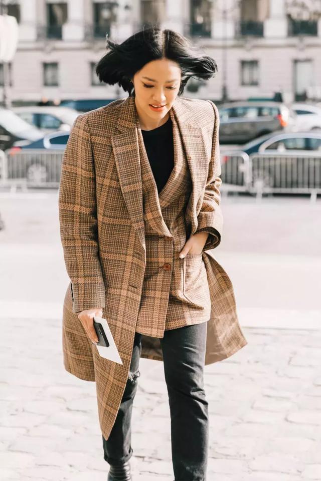 格紋大衣再火70年？ 100套美搭時髦炸了！