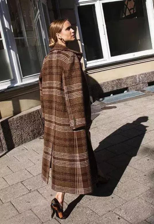 格紋大衣再火70年？ 100套美搭時髦炸了！