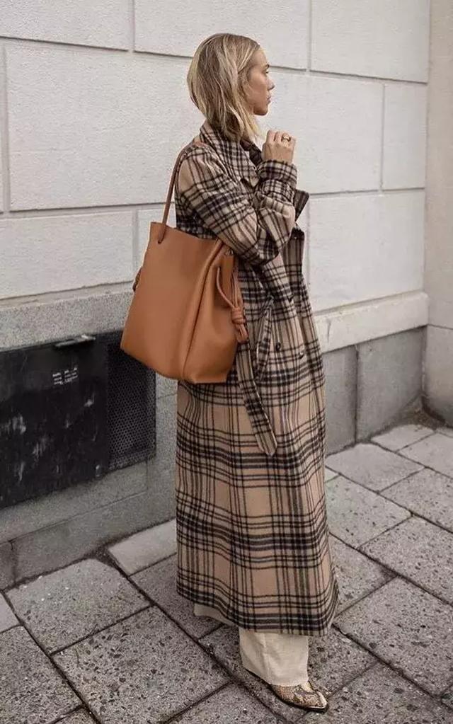 格紋大衣再火70年？ 100套美搭時髦炸了！